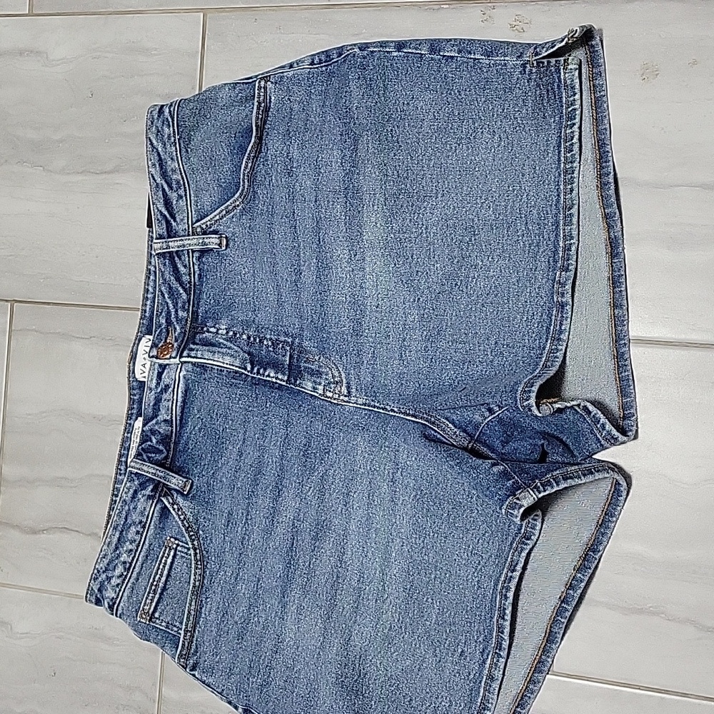 AVA & VIV High Rise Midi Shorts Size 20